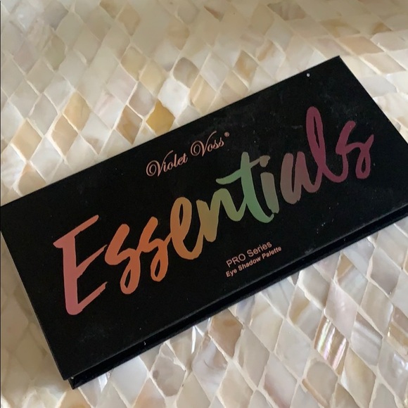 Other - Violet Voss Essentials Eye Palette